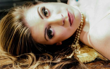ldy lush model photo