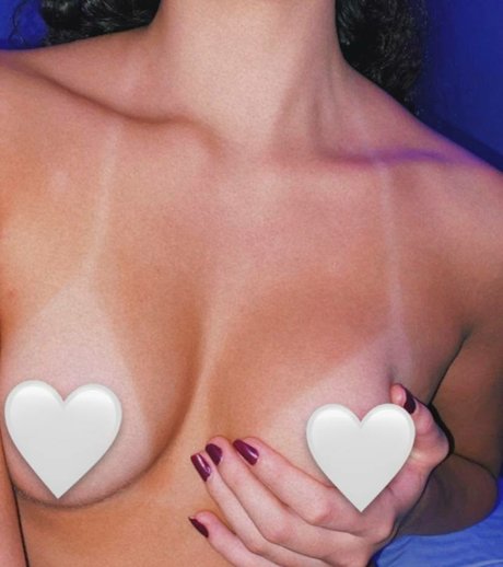 Kathleen Gomes naked star picture