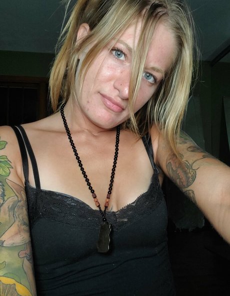 mikaylarainesfans star naked gallery