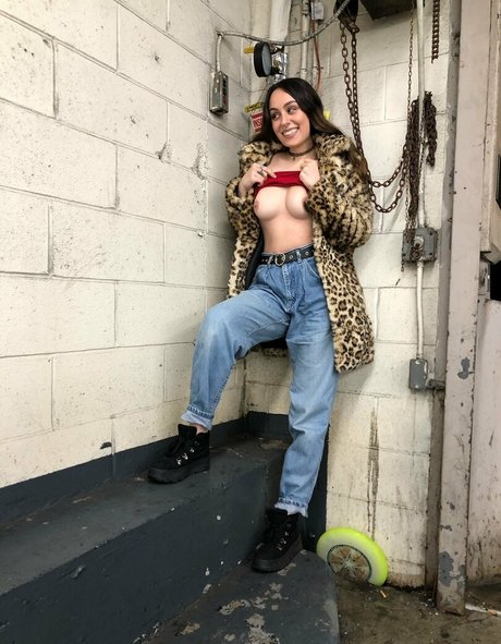 francesrae model img