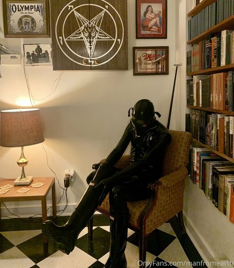 manfromearth nude model galleries