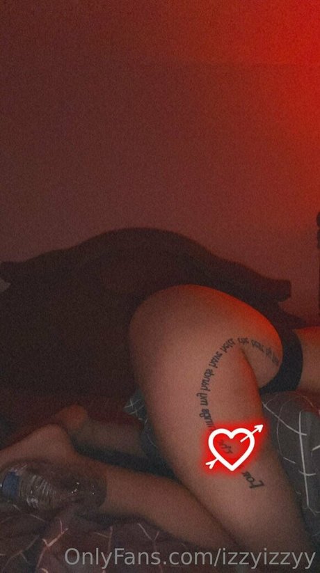 izzyizzyy model erotic photo