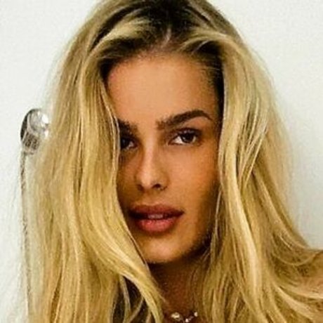 Yasmin Brunet sexy model gallery