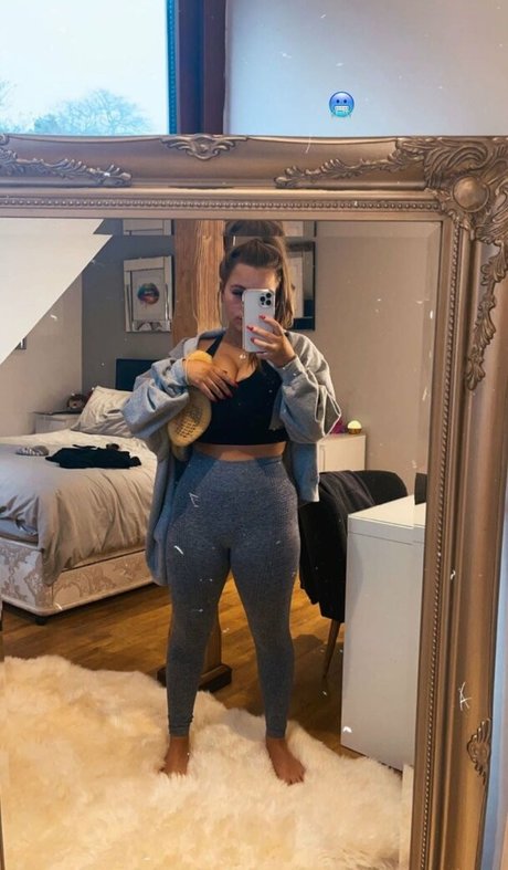 Gracie M model nude pic