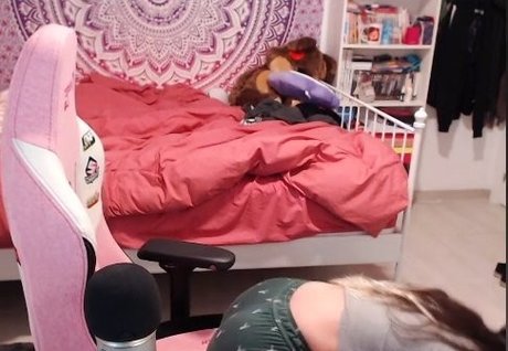 Abbyimu exclusive model images