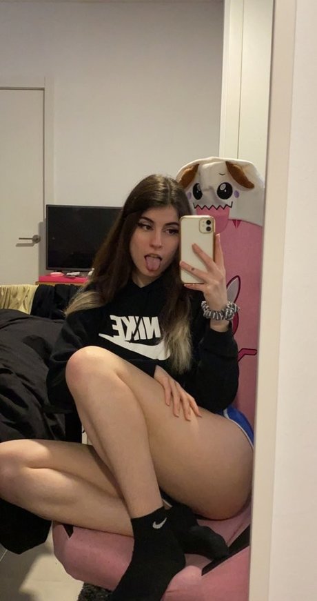 Abbyimu model hd image