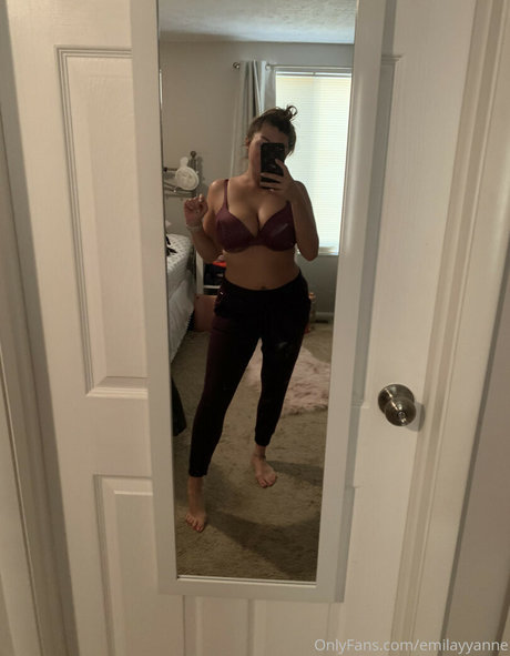 Emilayyy Babayy adult actress images