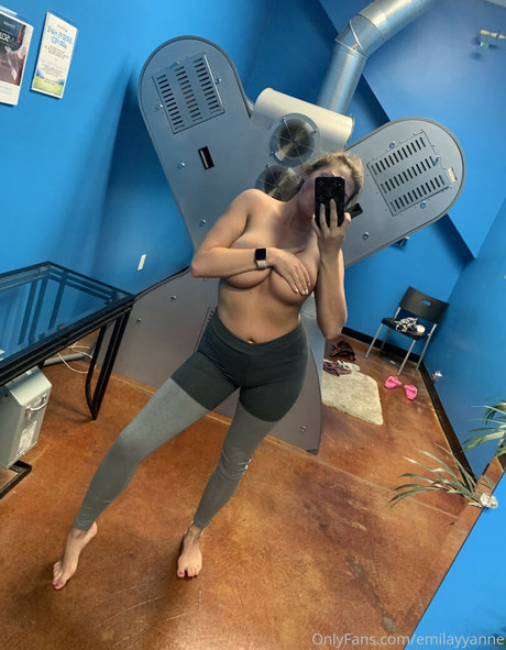 Emilayyy Babayy star top pic