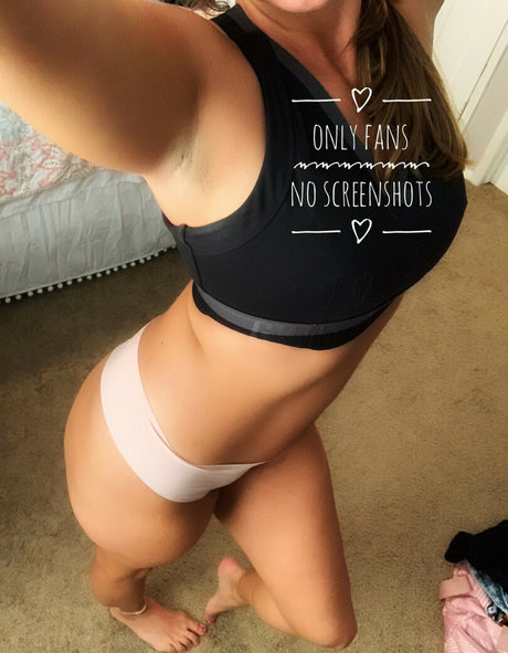 Emilayyy Babayy erotic pornstar archive