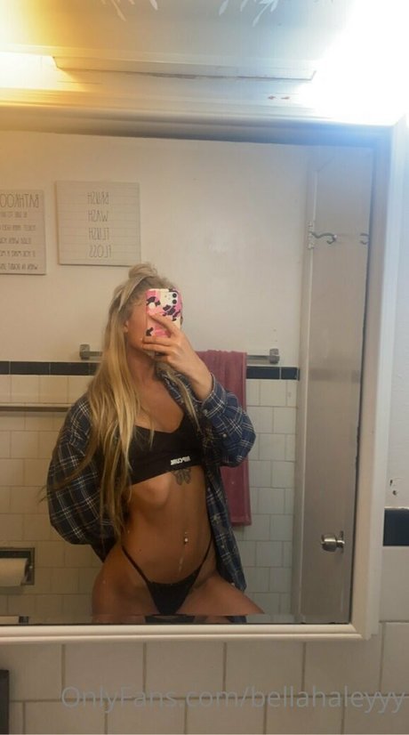 bellahaleyyy hot model gallery