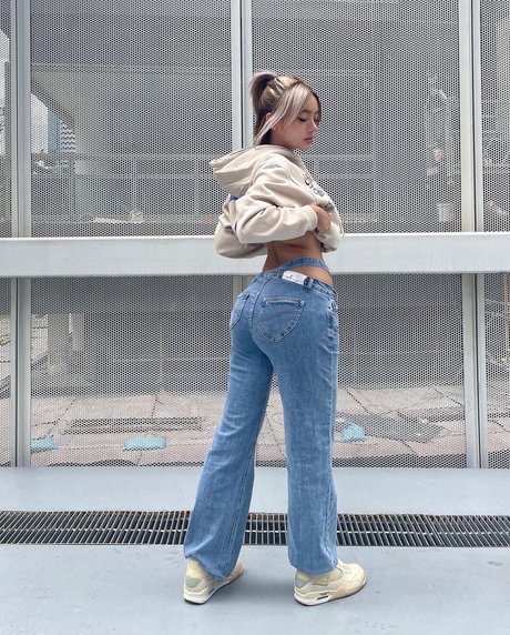 Nika Higashionna beautiful actress pic