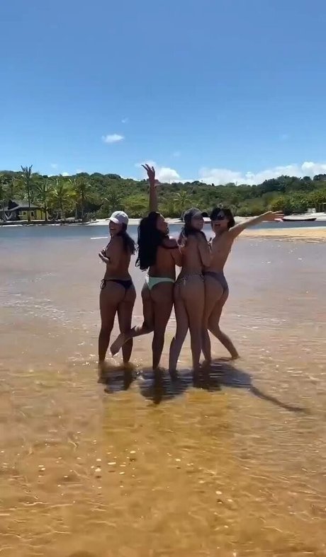 Mariana Nery naked pornstar photo