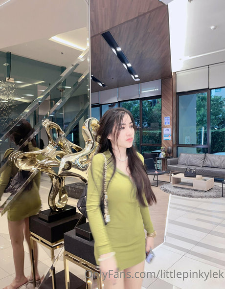 littlepinkylek nice model image