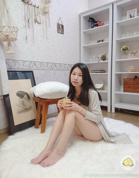 MenisChannel model erotic images