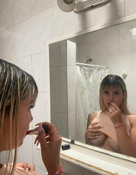 milaflorabella nudes model images