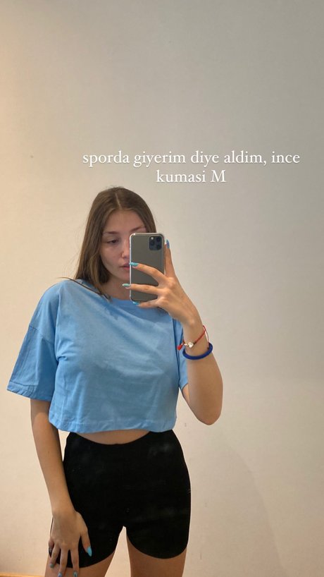 Ilayda Akdogan Photo Gallery