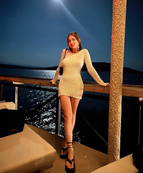 Ilayda Akdogan pornstar hd pics