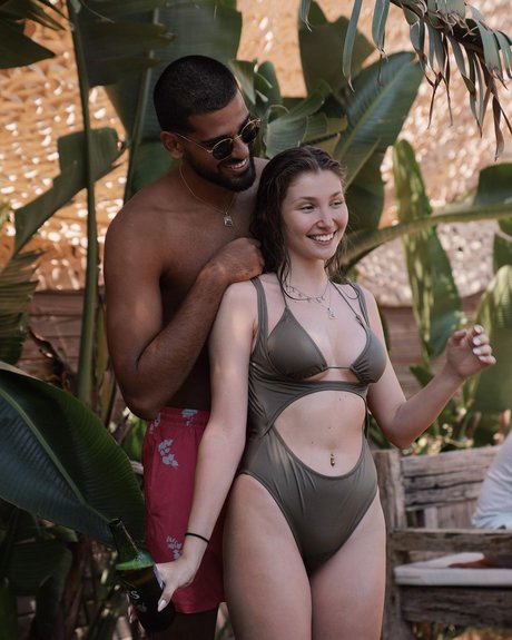 Ilayda Akdogan naked actress picture