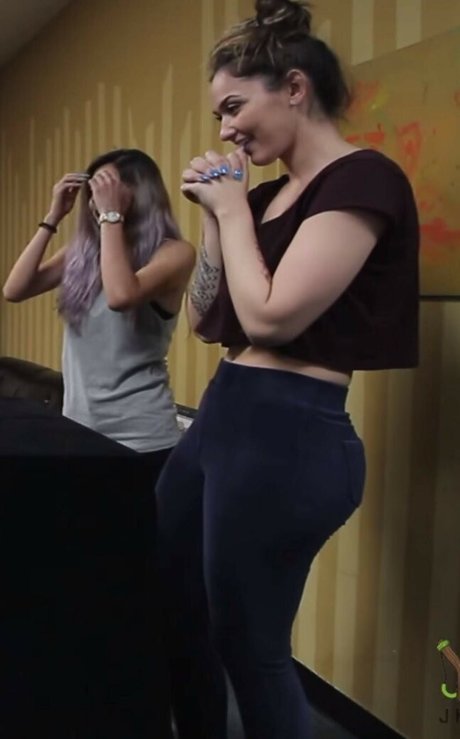 Geo Antoinette exclusive model pictures