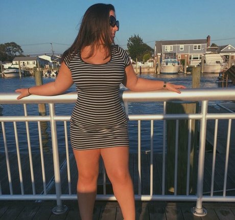 Ellie K art star picture