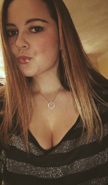 Olivia H naked model pictures