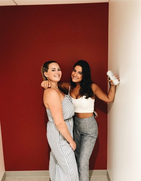 Olivia H erotic actress img