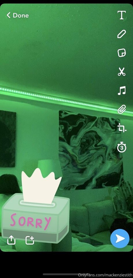 mackenziestith naked model img