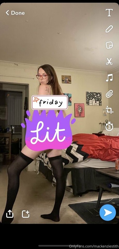 mackenziestith nude model img