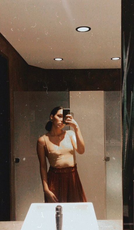 Balegat model sexy image