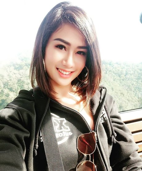 big tits mom onlyfans hot sexy photo