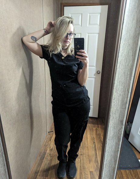 sexiiskylar art star img