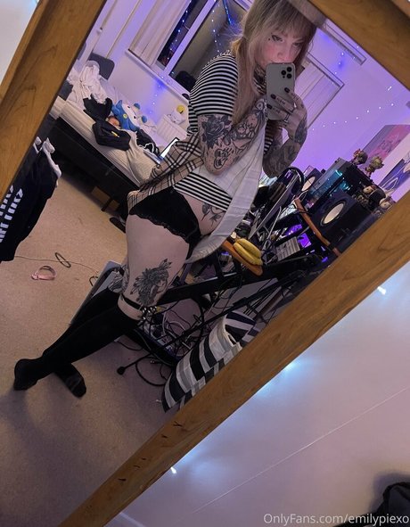 emilypiexo top pornstar picture