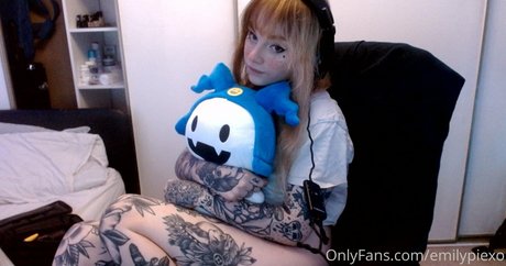emilypiexo nice pornstar pictures