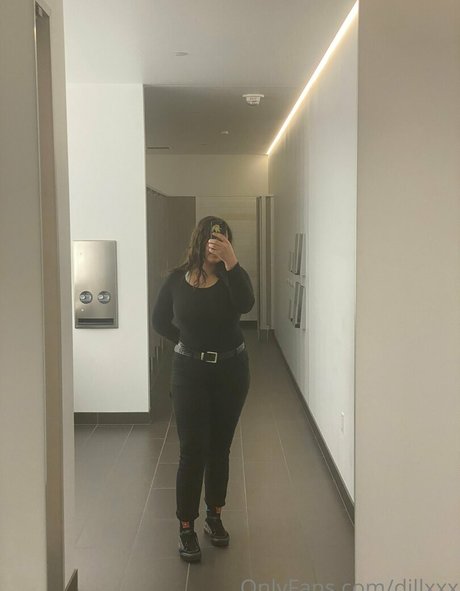 dillxxx model adult image