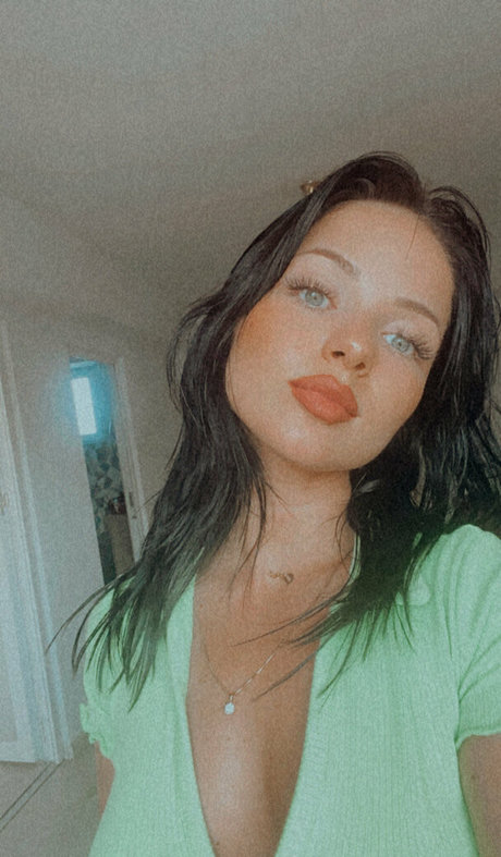 yourgoddess4ever actress pic