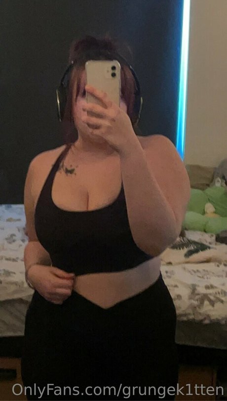 grungek1tten hot actress img