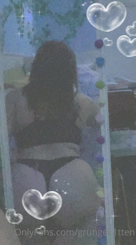 grungek1tten nudes star photo