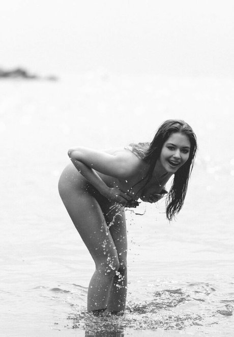 amateur mom onlyfans pornographic pics