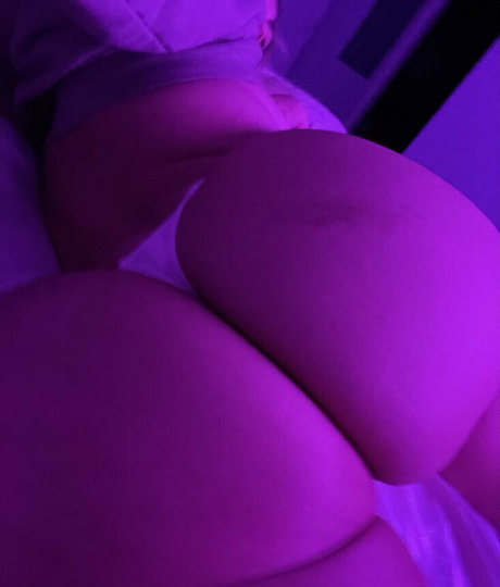 EliteMilk star naked picture