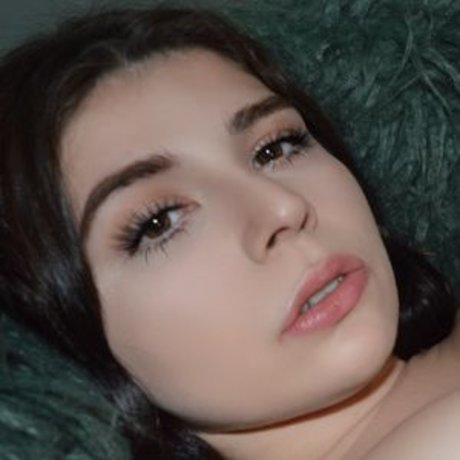 Medinarose model adult pictures