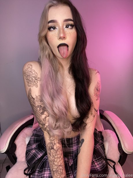 Angela Halee pornstar xxx pic