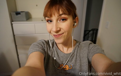 Vivid Whit naked star image