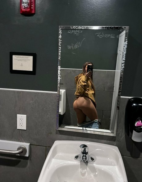 Sagey fit actress pic