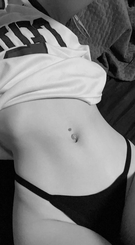 Onlyfanswmadi model top photo