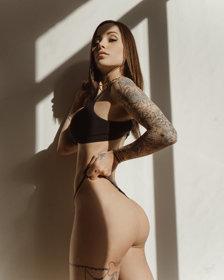 Melanie Pavola model sex image