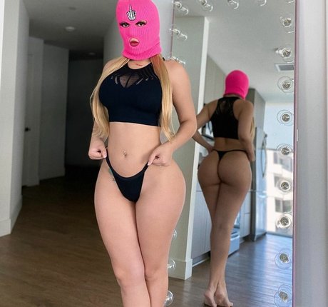 Viviane Lomelin sexy star galleries