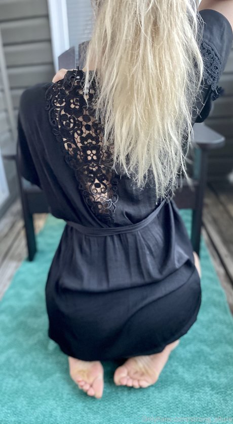 Strong Allure naked star archive