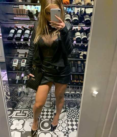 Imkekka model sex gallery