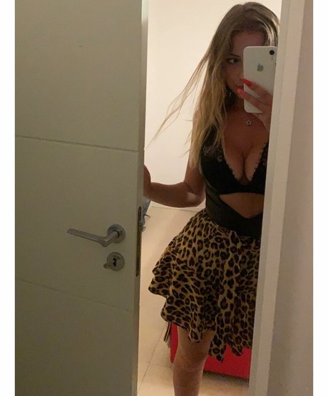 Imkekka model art gallery