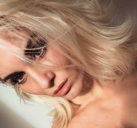 Natasha Thomsen top model img